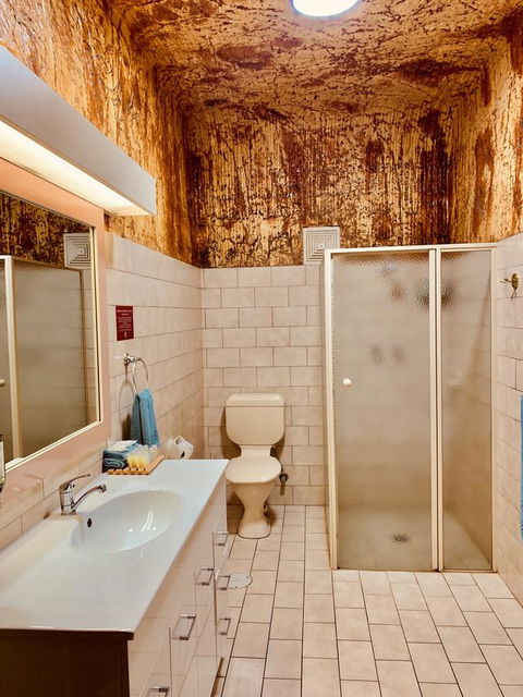 Desert Cave Hotel - Holiday Adelaide 6