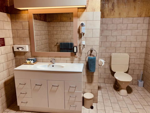 Desert Cave Hotel - Holiday Adelaide 9