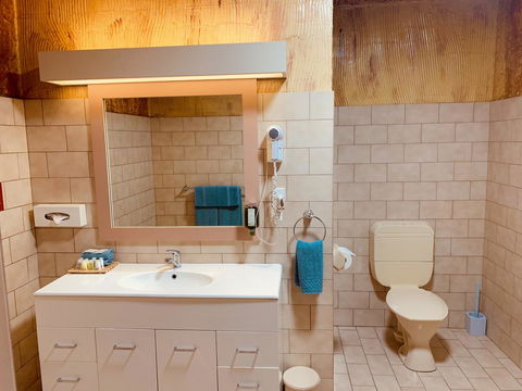 Desert Cave Hotel - Holiday Adelaide 8