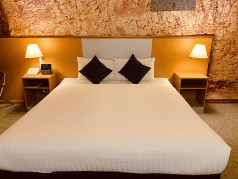 Desert Cave Hotel - Holiday Adelaide 1