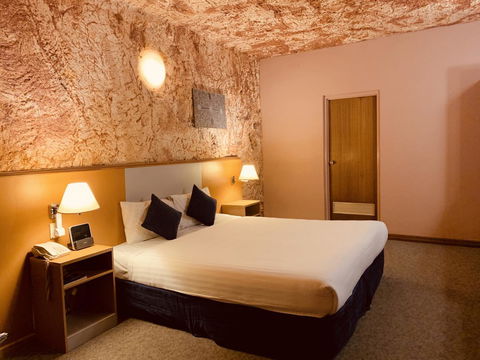Desert Cave Hotel - Holiday Adelaide 4