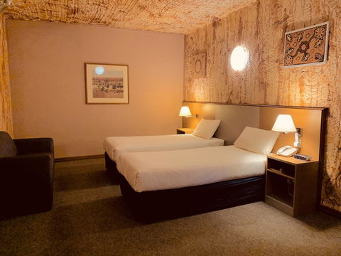 Desert Cave Hotel - Holiday Adelaide 7