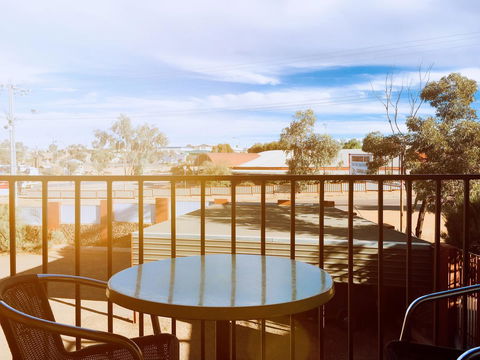 Desert Cave Hotel - Holiday Adelaide 0