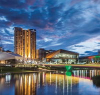 Executive 3 Bedroom Apartment  Internet  Parking - Holiday Adelaide