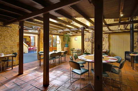 Victoria Hotel Strathalbyn - Holiday Adelaide 12
