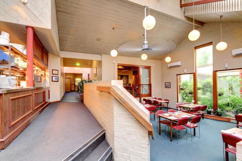 Victoria Hotel Strathalbyn - Holiday Adelaide 2