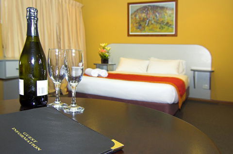 Victoria Hotel Strathalbyn - Holiday Adelaide 13