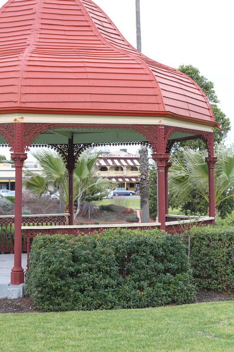 Victoria Hotel Strathalbyn - Holiday Adelaide 8