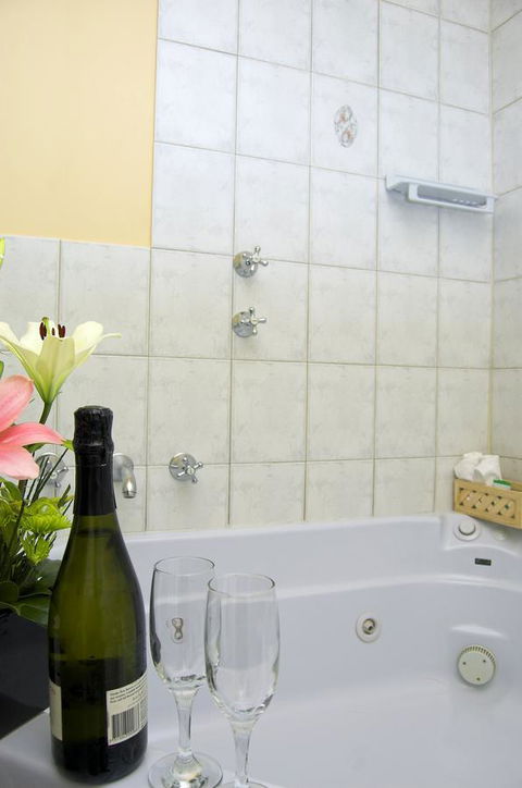 Victoria Hotel Strathalbyn - Holiday Adelaide 1