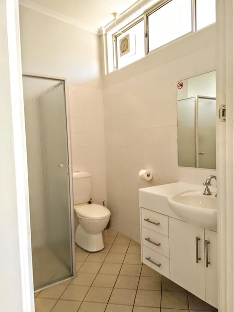 Highway One Motel - Holiday Adelaide 9