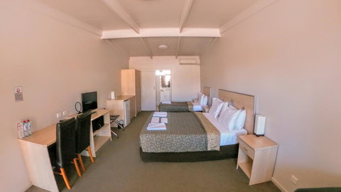 Highway One Motel - Holiday Adelaide 3