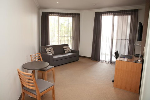 Mawson Lakes Hotel - Holiday Adelaide 38