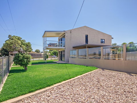 Pearl By The Sea - Holiday Adelaide 13