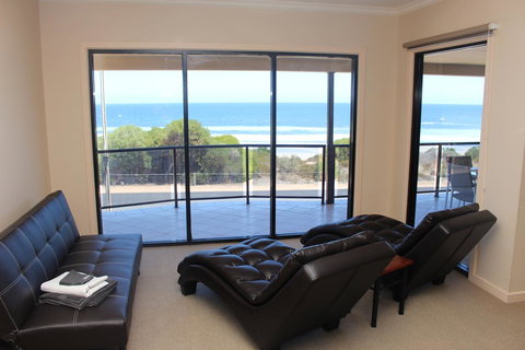 The Lighthouse - Beachfront Accommodation - Holiday Adelaide 5