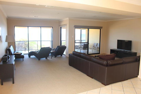 The Lighthouse - Beachfront Accommodation - Holiday Adelaide 2