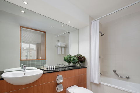 Rydges Newcastle - Holiday Adelaide 14
