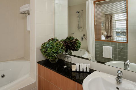 Rydges Newcastle - Holiday Adelaide 15