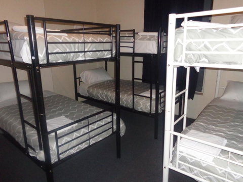 Adelaide Backpackers And Travellers Inn - Holiday Adelaide 1