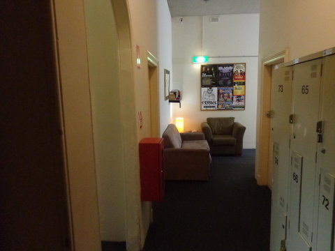 Adelaide Backpackers And Travellers Inn - Holiday Adelaide 12