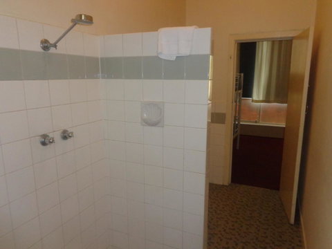 Adelaide Backpackers And Travellers Inn - Holiday Adelaide 5