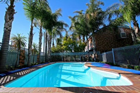 Cattlemans Country Motor Inn & Serviced Apartments - Holiday Adelaide 0