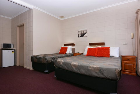 Motel Poinsettia - Holiday Adelaide 4