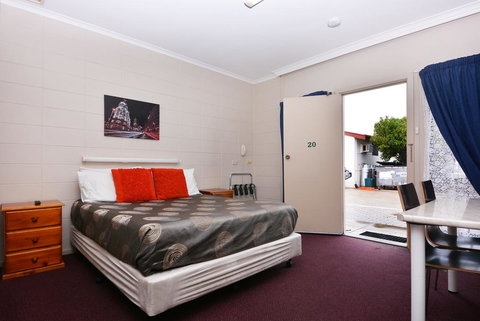 Motel Poinsettia - Holiday Adelaide 3