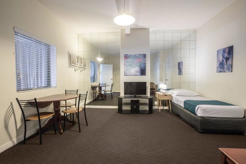 Greenways Apartments - Holiday Adelaide 0