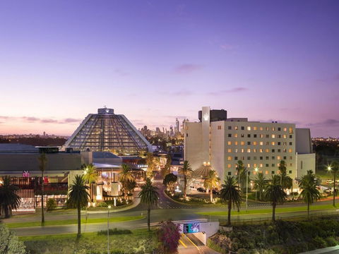 Crown Promenade Perth - Holiday Adelaide 6
