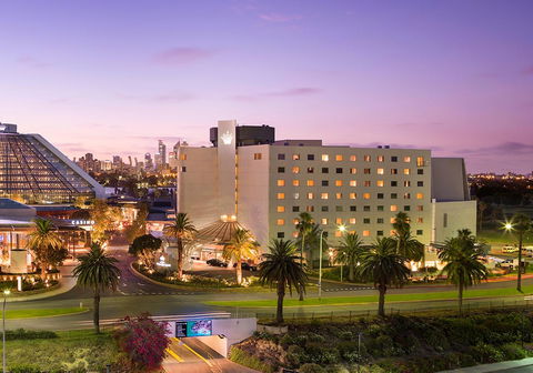 Crown Promenade Perth - Holiday Adelaide 10