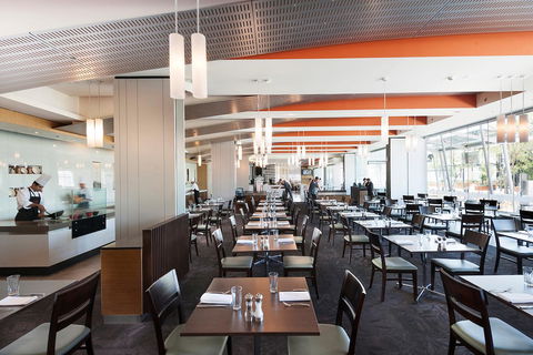 Crown Promenade Perth - Holiday Adelaide 13