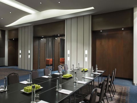 Crown Promenade Perth - Holiday Adelaide 19
