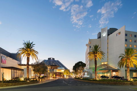 Crown Promenade Perth - Holiday Adelaide 11