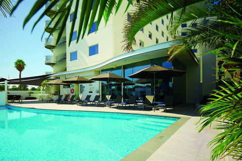 Crown Promenade Perth - Holiday Adelaide 7