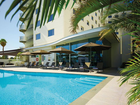 Crown Promenade Perth - Holiday Adelaide 5