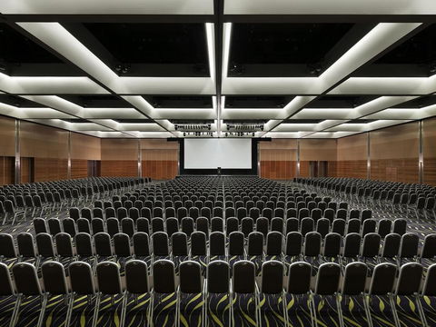 Crown Promenade Perth - Holiday Adelaide 21