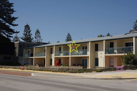 Cottesloe Beachfront Ocean View Apartment - Holiday Adelaide 1