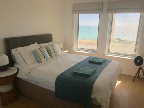 Cottesloe Beachfront Ocean View Apartment - Holiday Adelaide 2