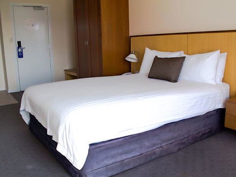 Ocean Beach Hotel - Holiday Adelaide 2