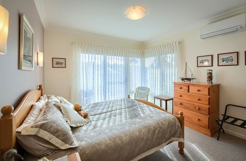 Glenelg On King Bed & Breakfast - Holiday Adelaide 1