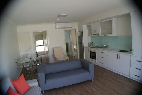 Mill View Link - Holiday Adelaide 8