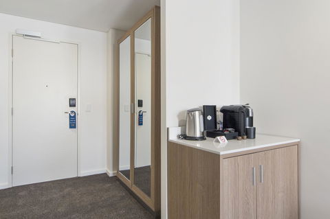 Metro Hotel Perth - Holiday Adelaide 1
