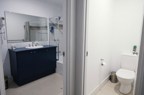 FortyTwo - Oceanside Retreat Busselton - Holiday Adelaide 11