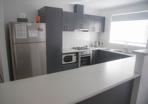 FortyTwo - Oceanside Retreat Busselton - Holiday Adelaide 42