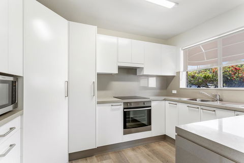 Laman Lodge, Unit 2, 15 Laman Street - Holiday Adelaide 7