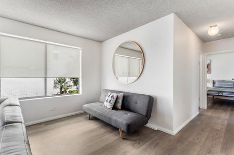 Laman Lodge, Unit 2, 15 Laman Street - Holiday Adelaide 4