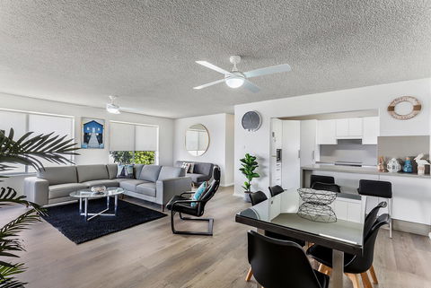Laman Lodge, Unit 2, 15 Laman Street - Holiday Adelaide 2
