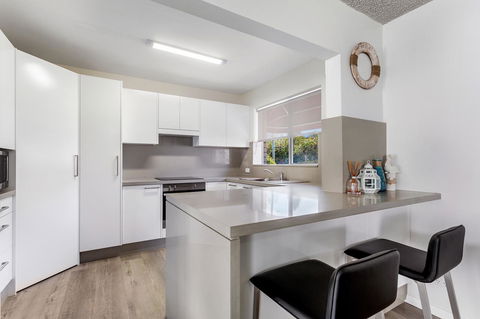 Laman Lodge, Unit 2, 15 Laman Street - Holiday Adelaide 6