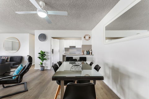 Laman Lodge, Unit 2, 15 Laman Street - Holiday Adelaide 5