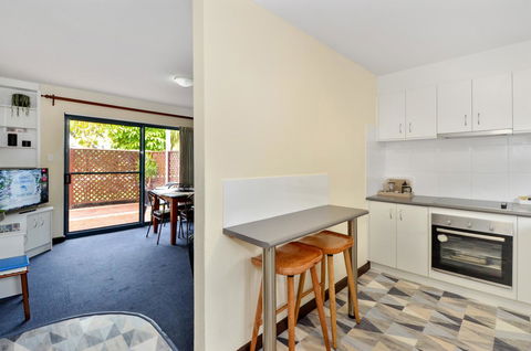 Dolphin Lodge Albany - Self Contained Apartments At Middleton Beach - Holiday Adelaide 8